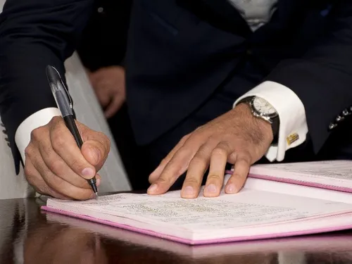 Démission du maire de Saint-Brevin : les élus appellent à une...